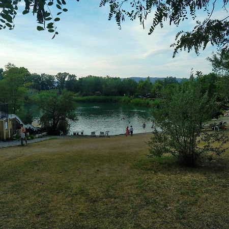 Camping Homair Domaine Des Iscles Mobil-Home Climatise 라 로크 당 테롱 외부 사진