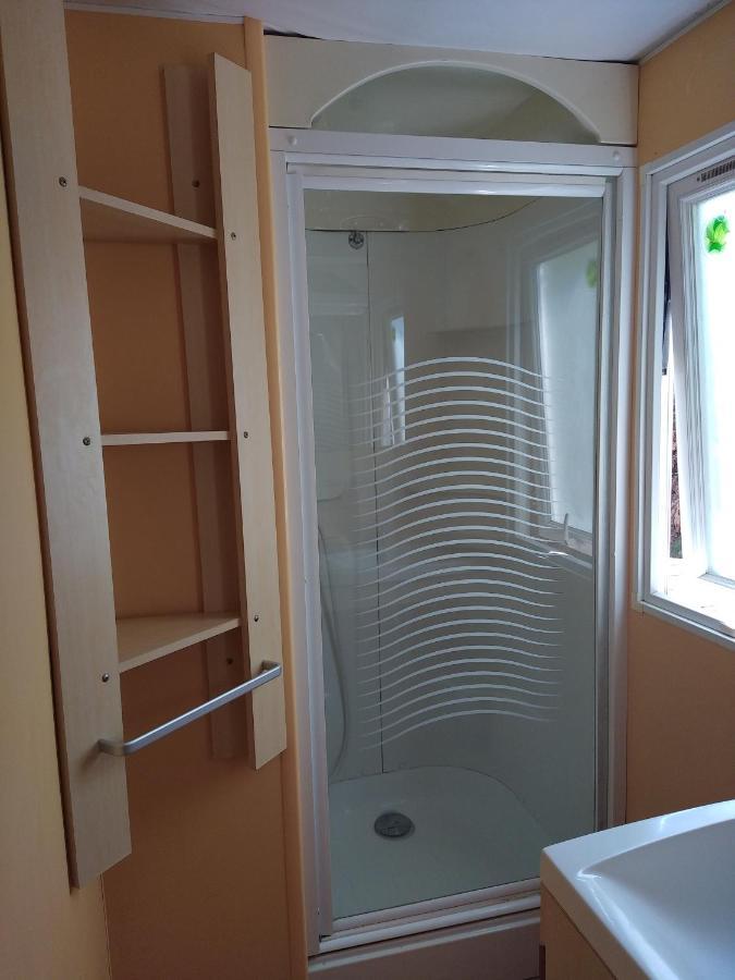 Camping Homair Domaine Des Iscles Mobil-Home Climatise 라 로크 당 테롱 외부 사진